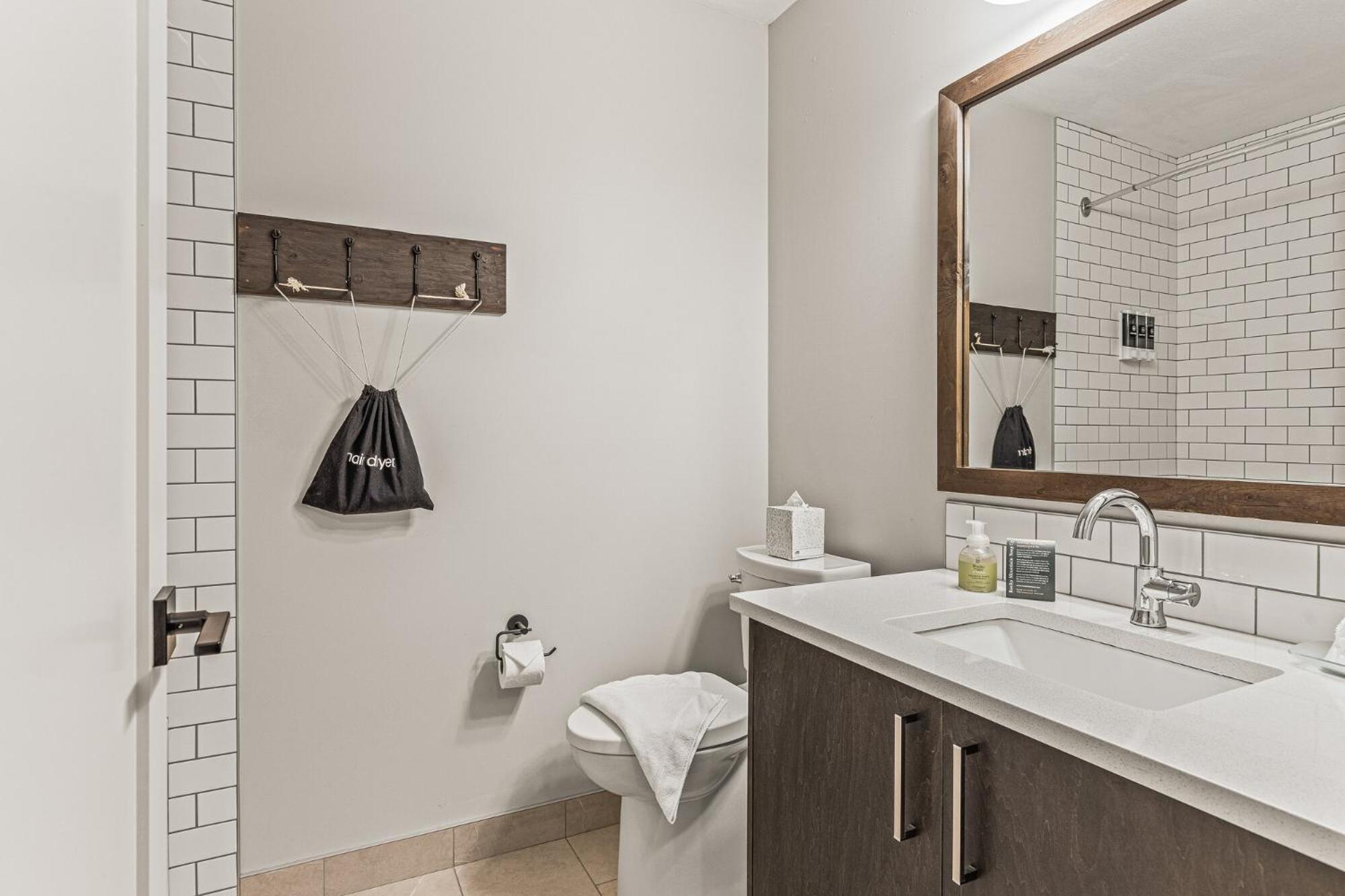 Hotel Northwinds By Basecamp Canmore Esterno foto