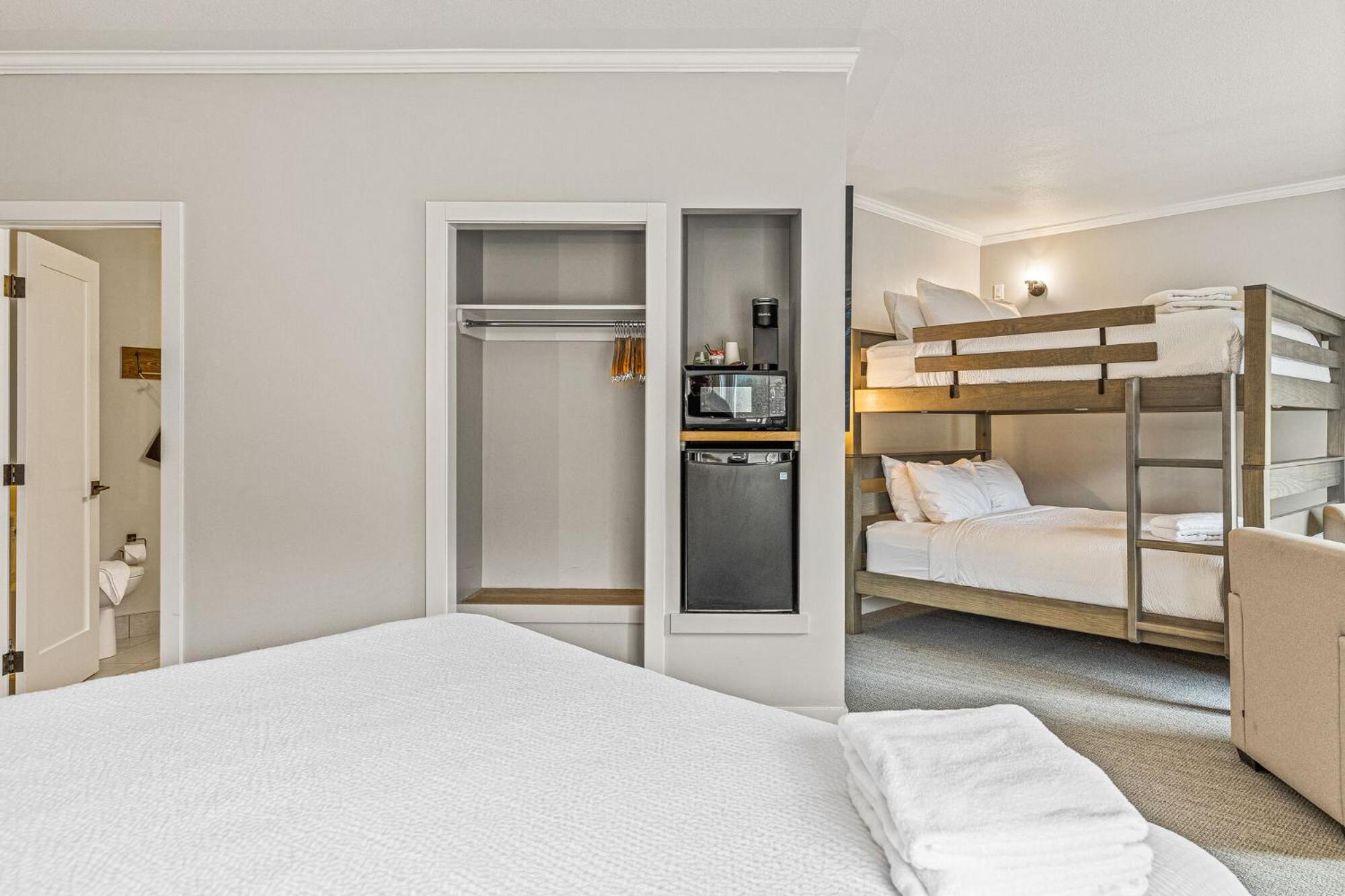 Hotel Northwinds By Basecamp Canmore Esterno foto