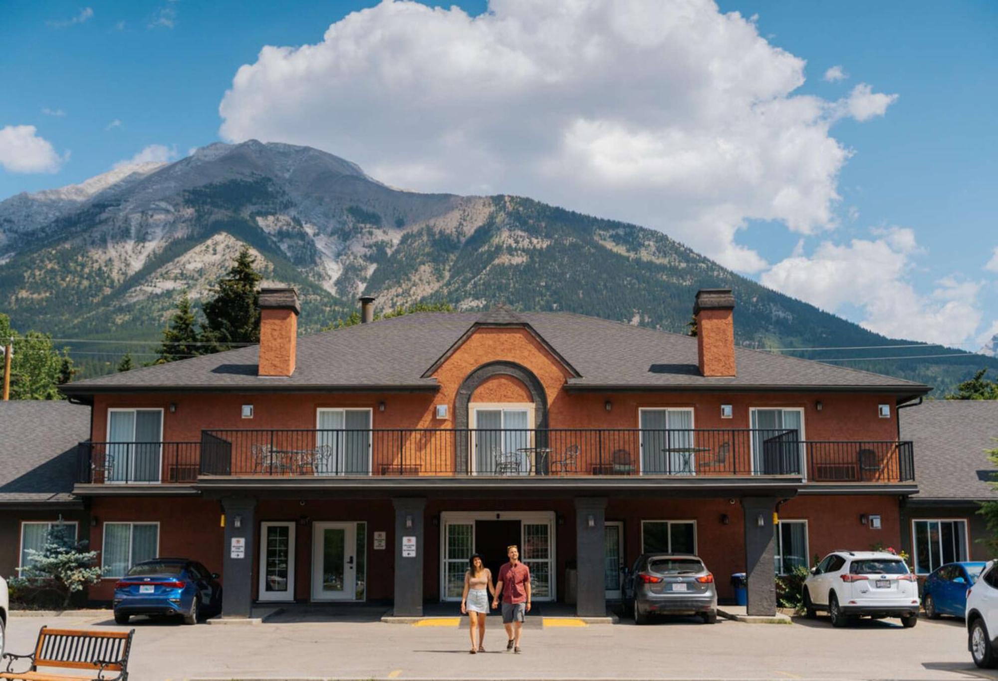 Hotel Northwinds By Basecamp Canmore Esterno foto